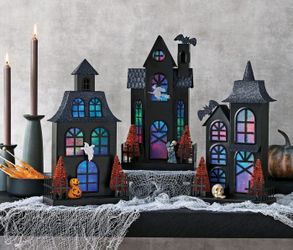 Member's Mark Pre-Lit Metal Halloween Houses, Set of 3 $19.99