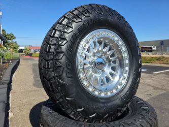 17" KMC w/ 33" Kumho RT tires