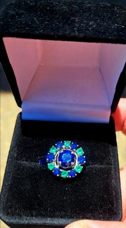 Antique Art Deco Platinum Ring with Emeralds and Sapphires