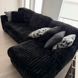 Black Sectional Couch 