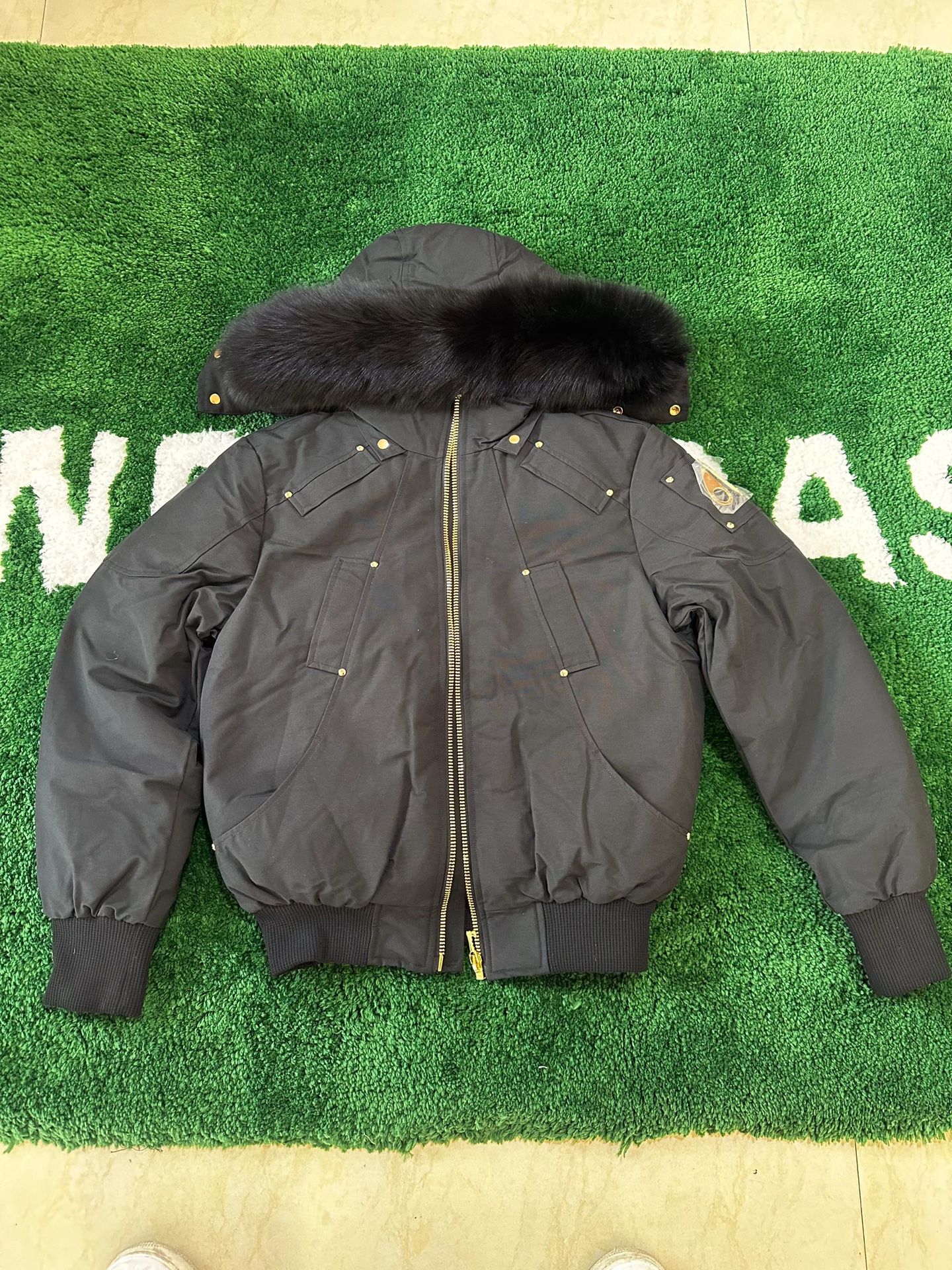 MOOSE KNUCKLES BOMBER GOLD AND BLACK SIZE LARGE 325$