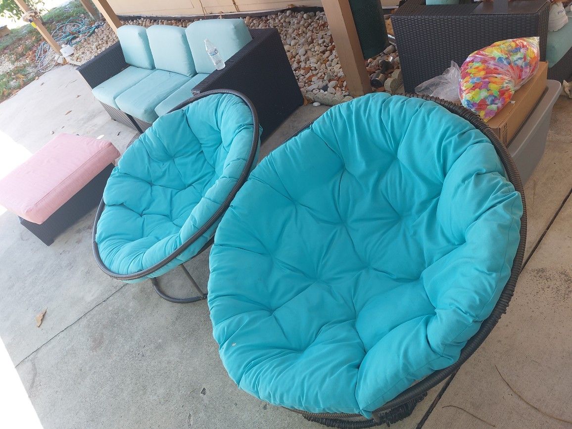2 Round Chairs