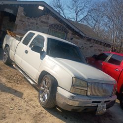 Chevy 2004    V8 4.8  189000millas.     3600 