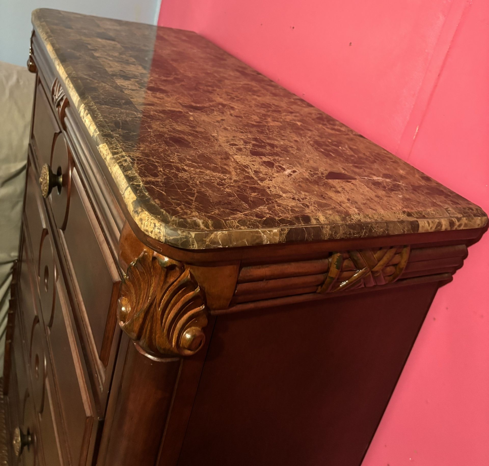 Dresser & 2 Nightstands 