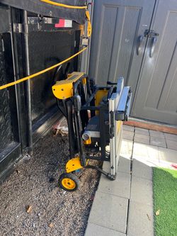 Dewalt Foldable Rolling Stand