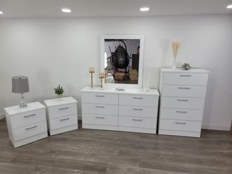 Brand New Bedroom Set / Juego de Cuarto Nuevo a Estrenar