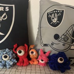 Crochet Eyeball Monsters 
