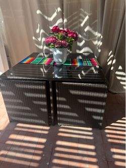 Cube Outdoor table with chairs