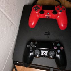 Ps4 Slim W/ 2 Controllers