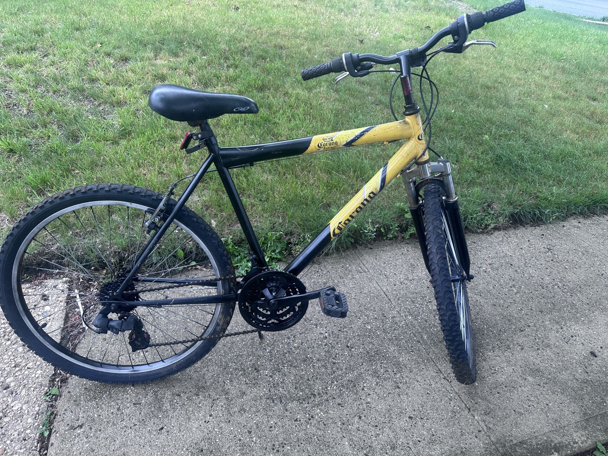 CORONA mountain bike 26” wheels 21 speed bicycle