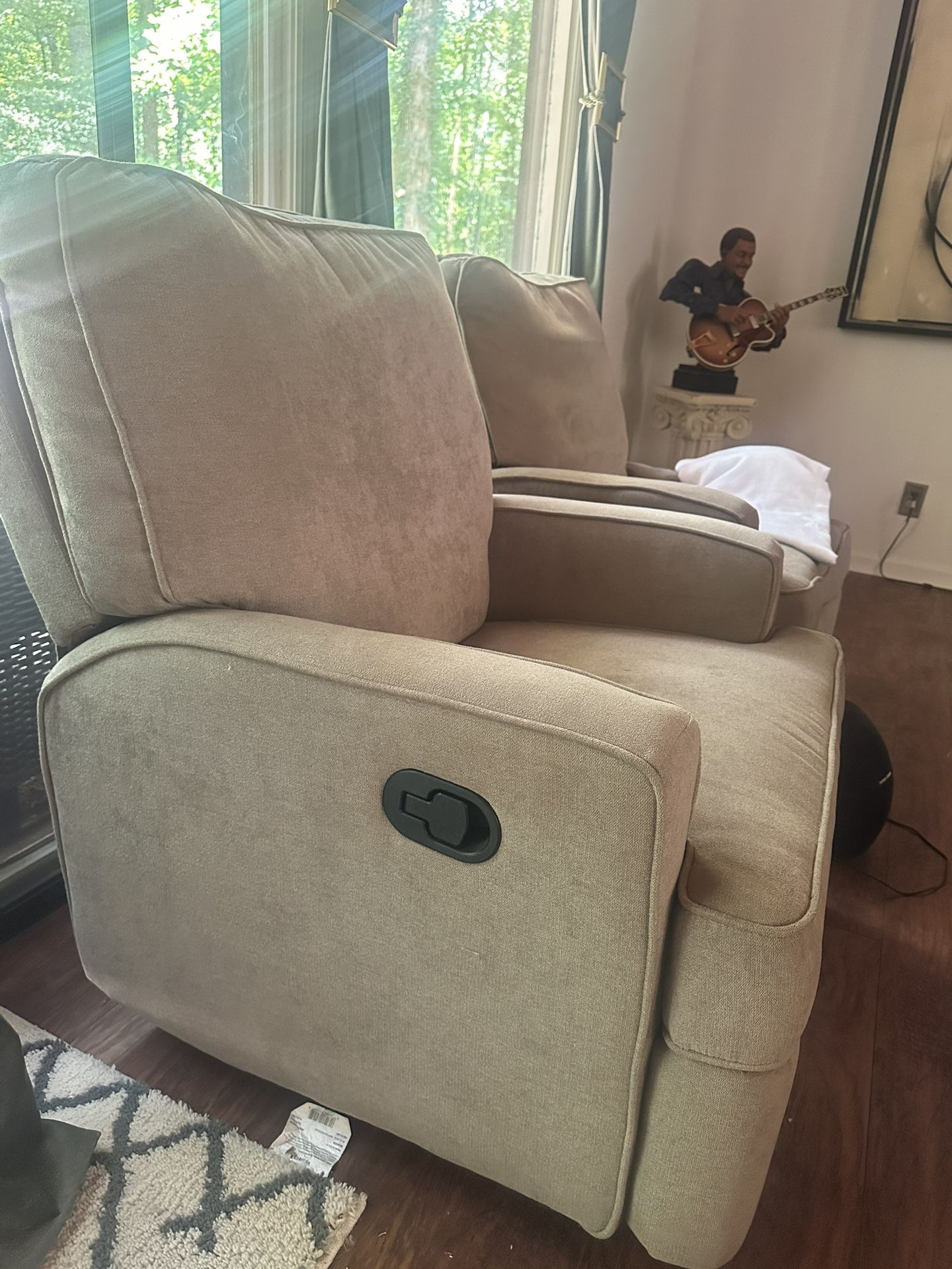 🚨 Recliner Chair - Great Condition! $120 OBO 🚨