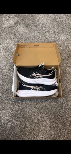 $120 ASICS Men Size 8