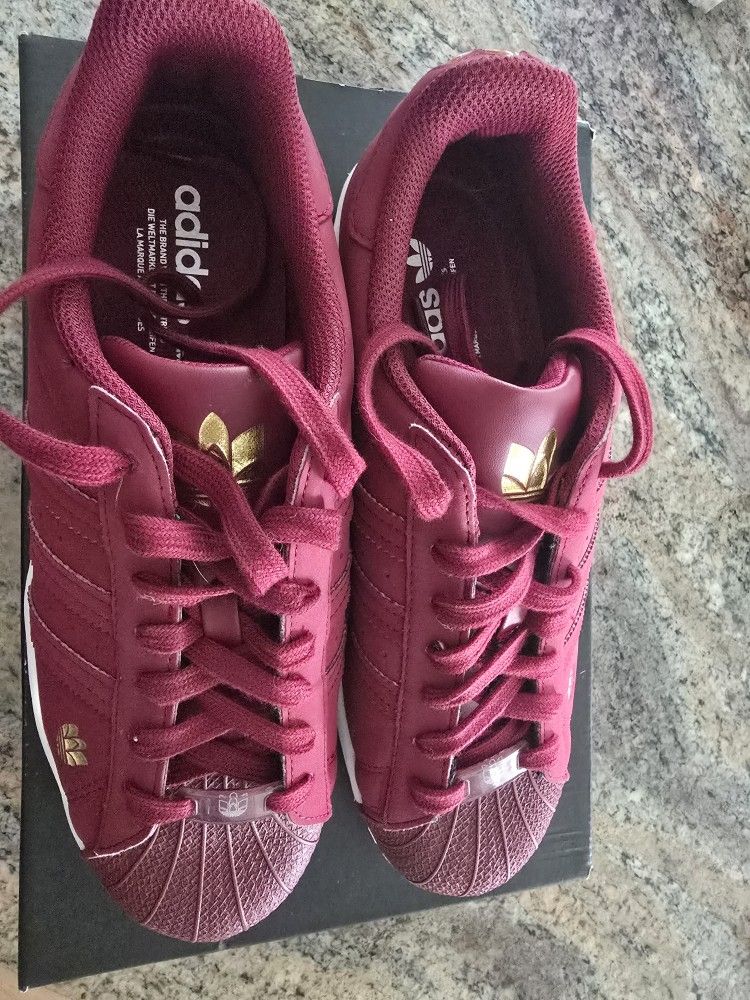 🌟New in Box Adidas Superstar 🌟– Burgundy Suede –Men Size 8 – $50