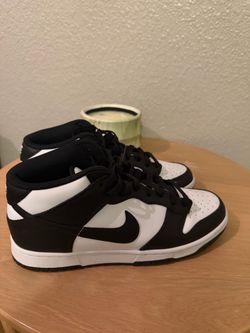 Black and red pumas