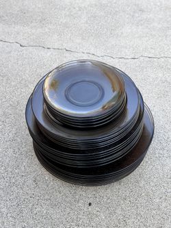 Arcoroc France Set Of 25 Plates 