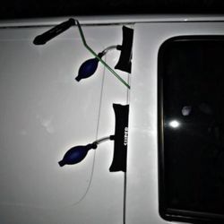 Car Jump Starter / Car Door Unlock 