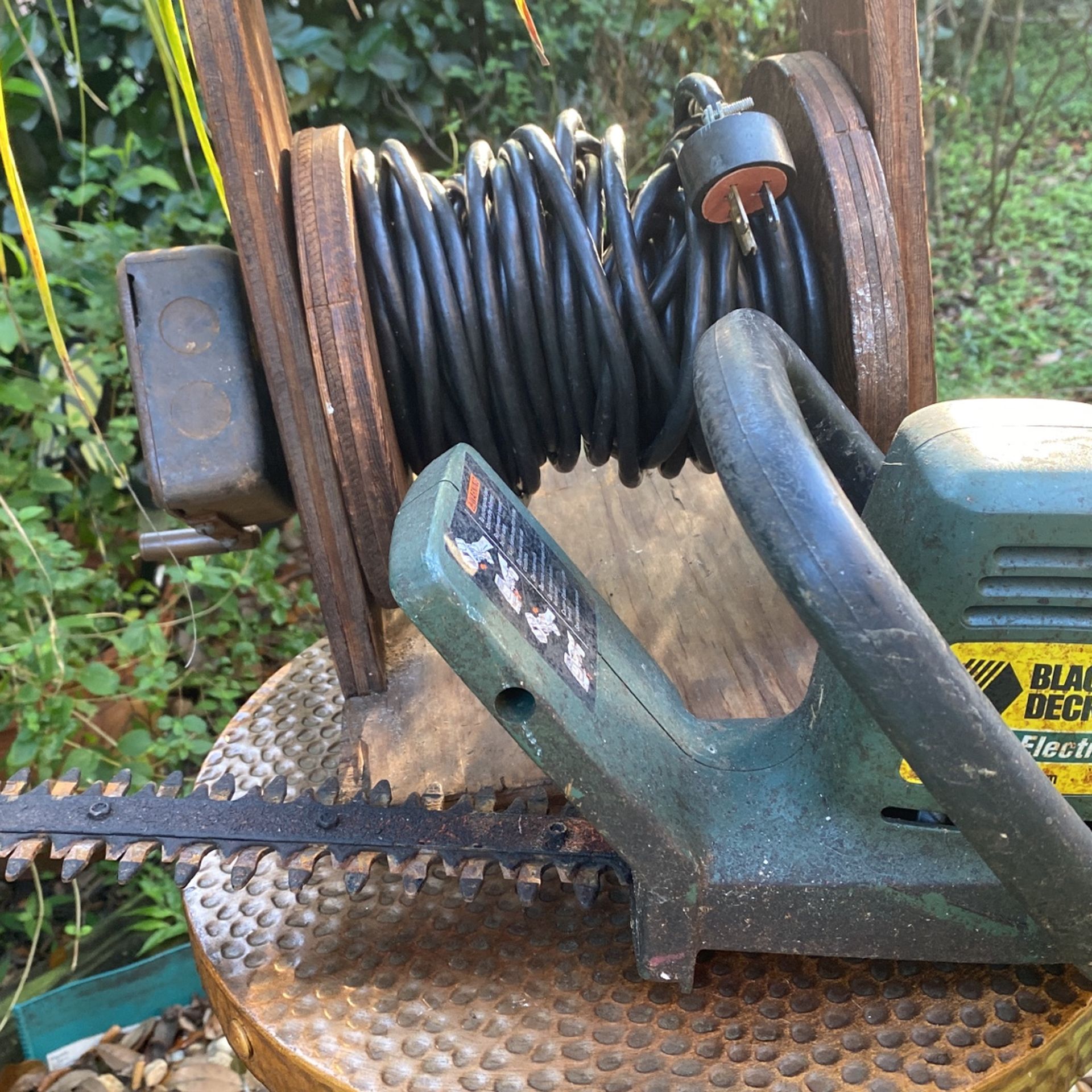 Homemade extension Cord Manual Splitter/stowing Caddy+Black & Decker 16  inch electric hedge trimmer for Sale in Pompano Beach, FL - OfferUp