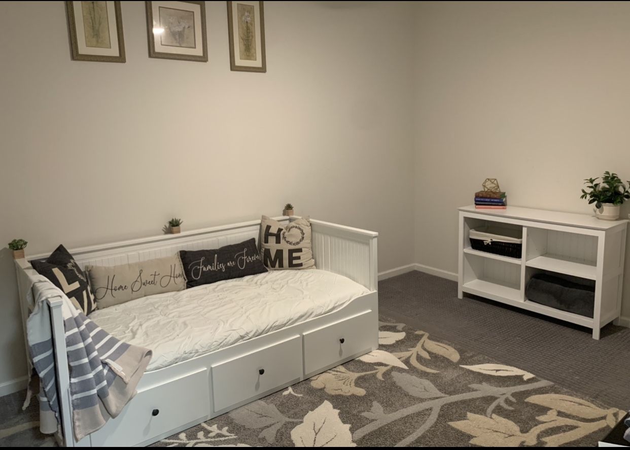 IKEA Hemnes Daybed ** NEVER USED** for Sale in Davenport, FL OfferUp