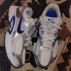 Nikes (Size 10.5)