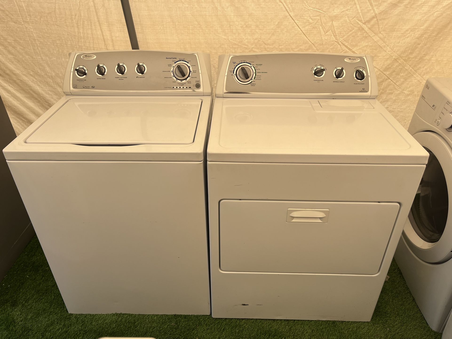 WHIRLPOOL WASHER AND DRYER SET