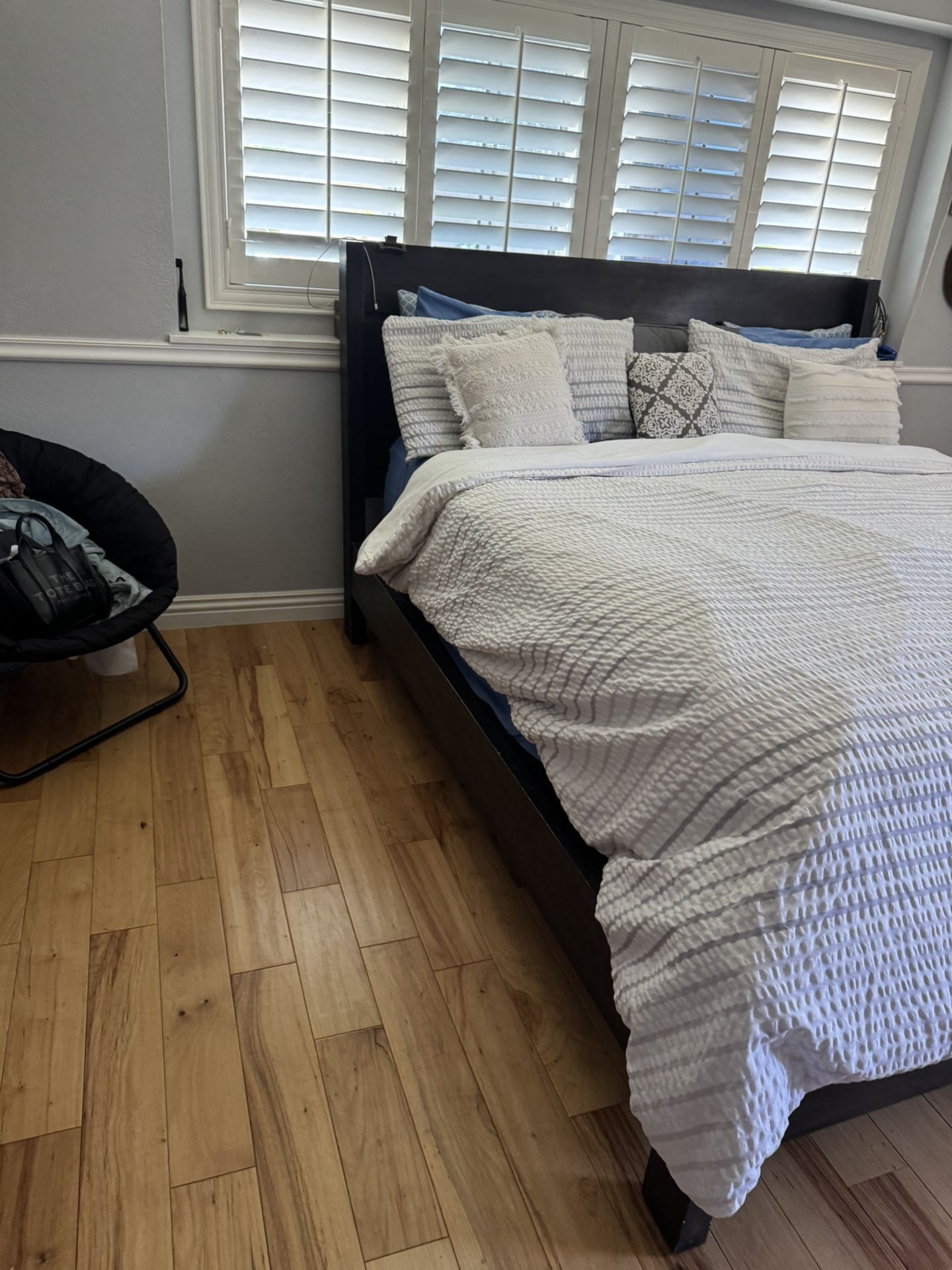 Frame Bed 🛌