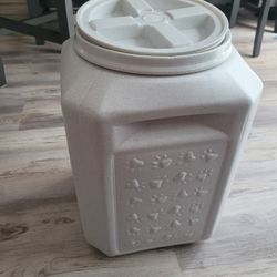 Gamma Vittles Vault Outback Plus Pet Food Container, 35 lbs