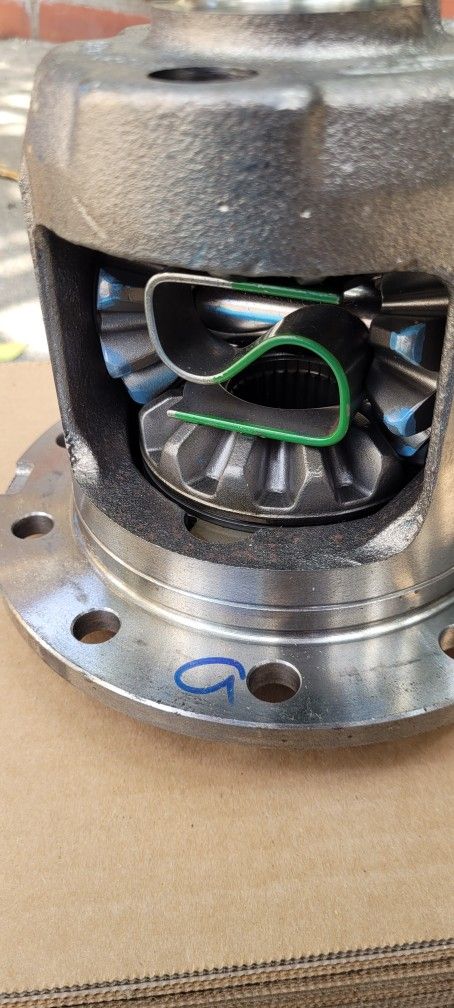 1(contact info removed) Mustang Ford Performance 8.8" 31 Spline Traction-Lok Differential
