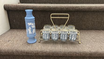 Vintage Wedgewood 8 Shot glasses and Holder