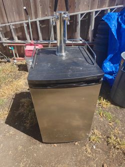 Edgestar Kegerator with empty keg