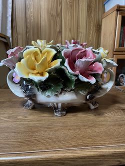Capodimonte Flowers Centerpiece 