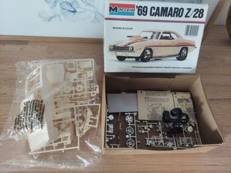 Monogram '69 Camaro Z/28 1/24 Scale Model Kit