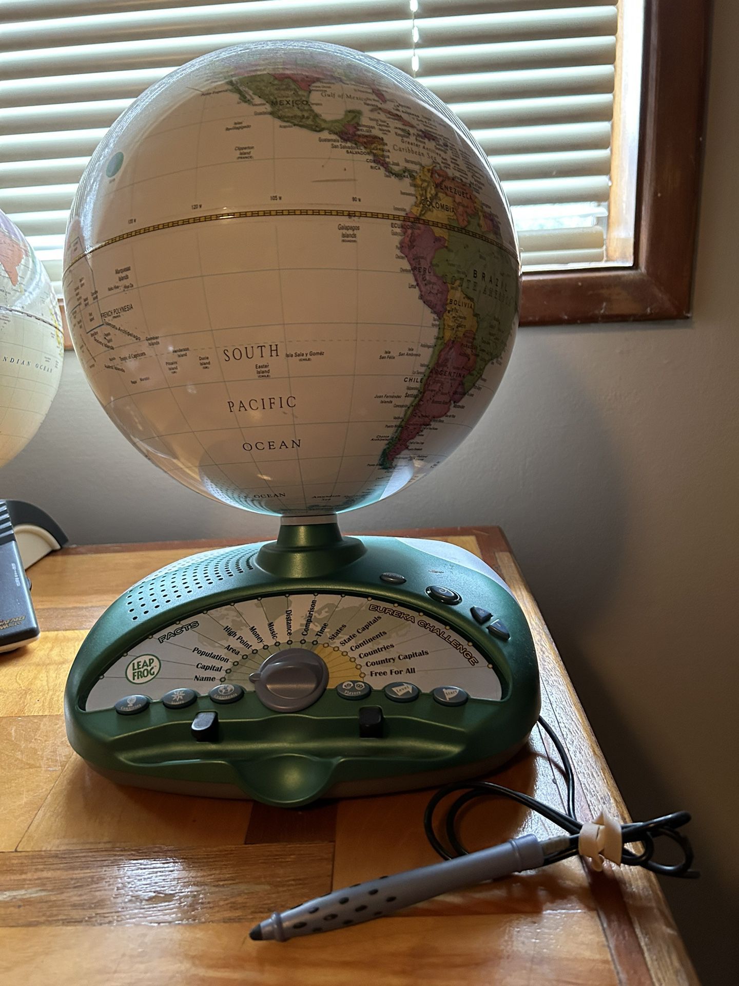 Leapfrog  Educational World Globe. Push a Button and It Explains Where You Are!