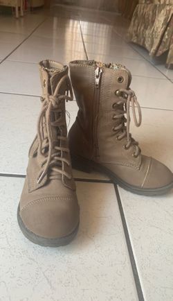 Used toddler boots size 10