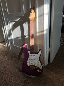 🎸  Vintage Strat Style – Arbor Electric Guitar – Purple Quilt Top 🎸