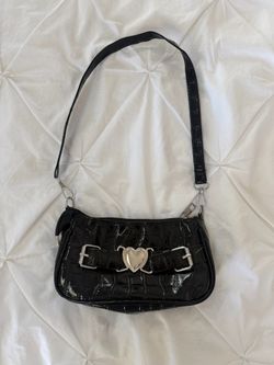 Black heart buckle hand/shoulder bag
