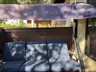 Outdoor porch swing