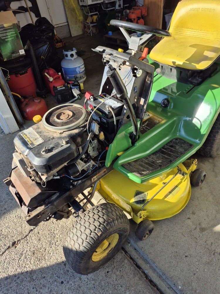 John Deere LX 176 Riding Mower