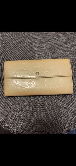 Great Condition Wallet W Code 