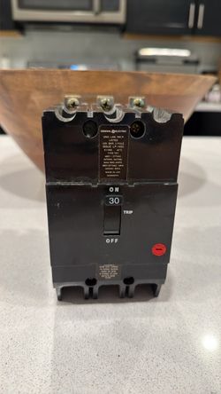 Braker trifásico 3 Polos General Electric (GE)