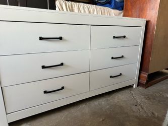 Dresser and Naitstand white