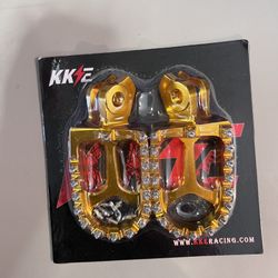 CNC Billet Foot Pegs Pedals for SUZUKI Red Gold Black