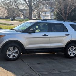 2014 Ford Explorer - Clean - New A/C Compressor - Good Tires