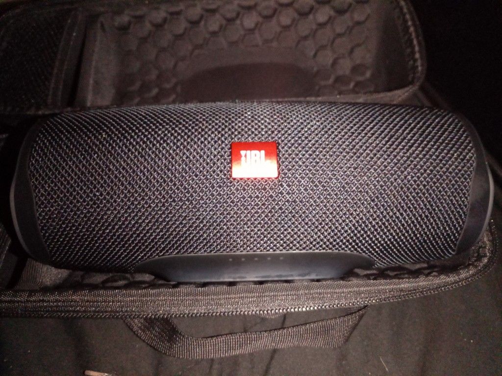 JBL CHARGE4 BLACK CASE With Strap