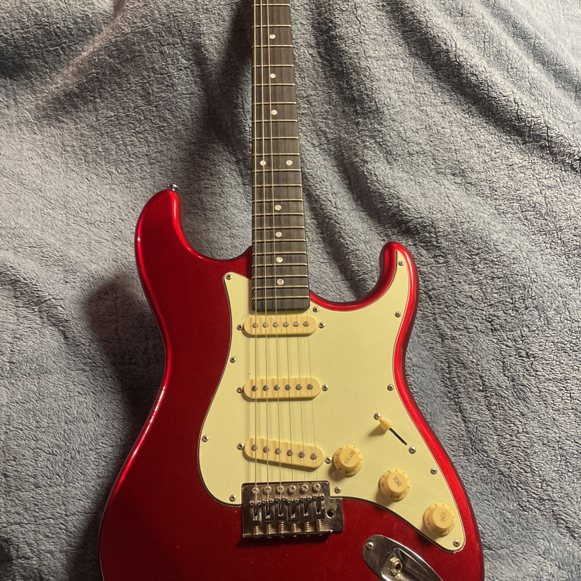  Tagima Strat, Red and Beige 