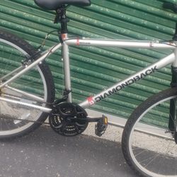 DIAMONDBACK BIKE USED LIKE NEW..IT'S AVAILABLE