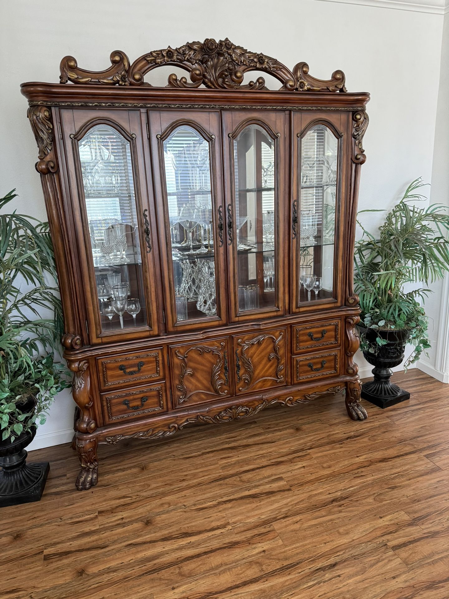 Fancy China Cabinet