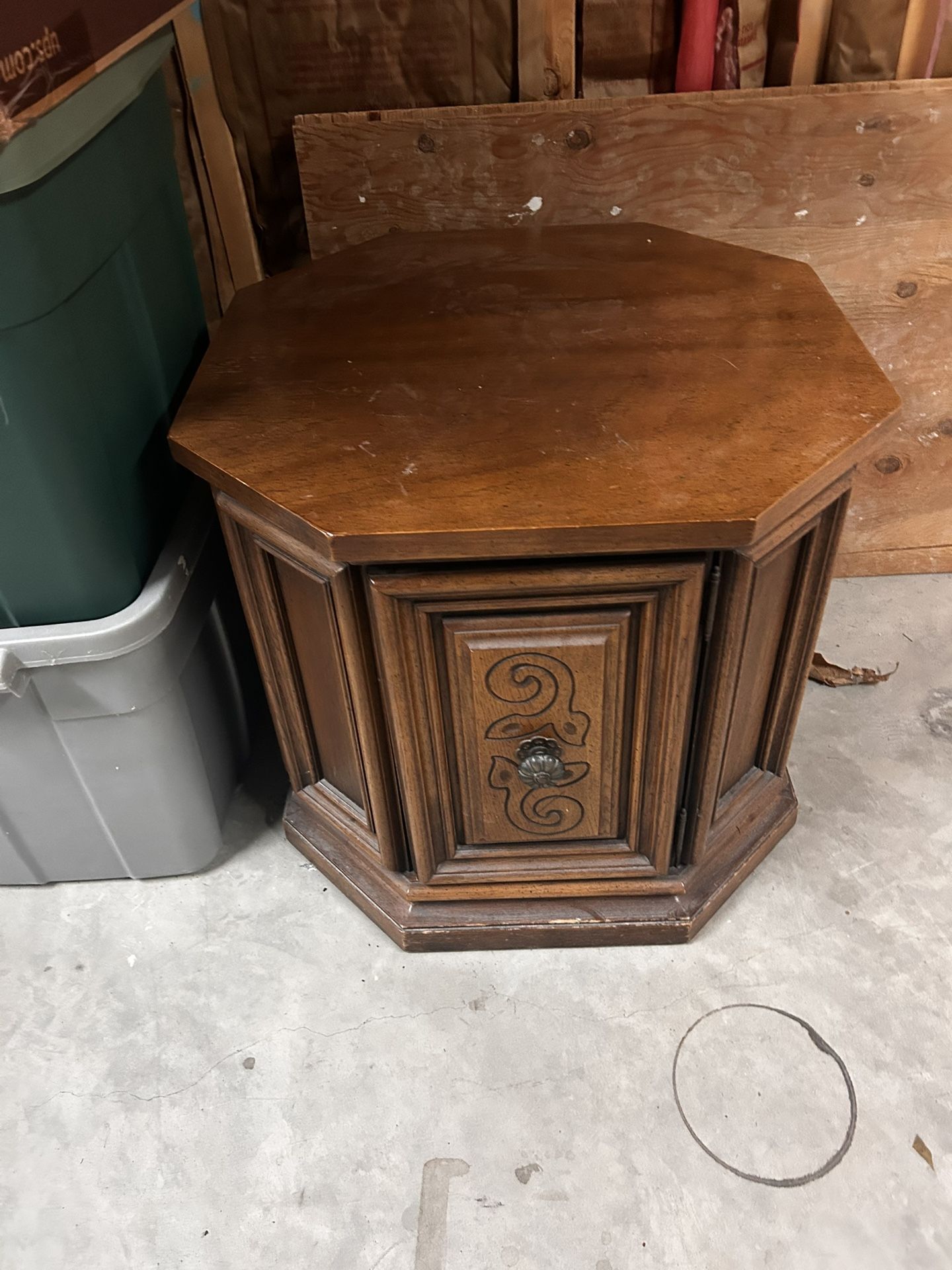 2 Matching Side Tables 