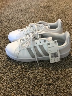 BRAND NEW Women’s size 8 Adidas