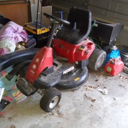 Troy Built Riding Mower With Bagger 