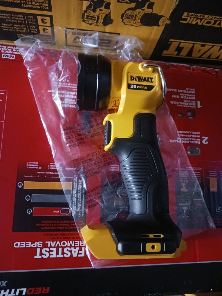 DEWALT 20V FLASHLIGHT